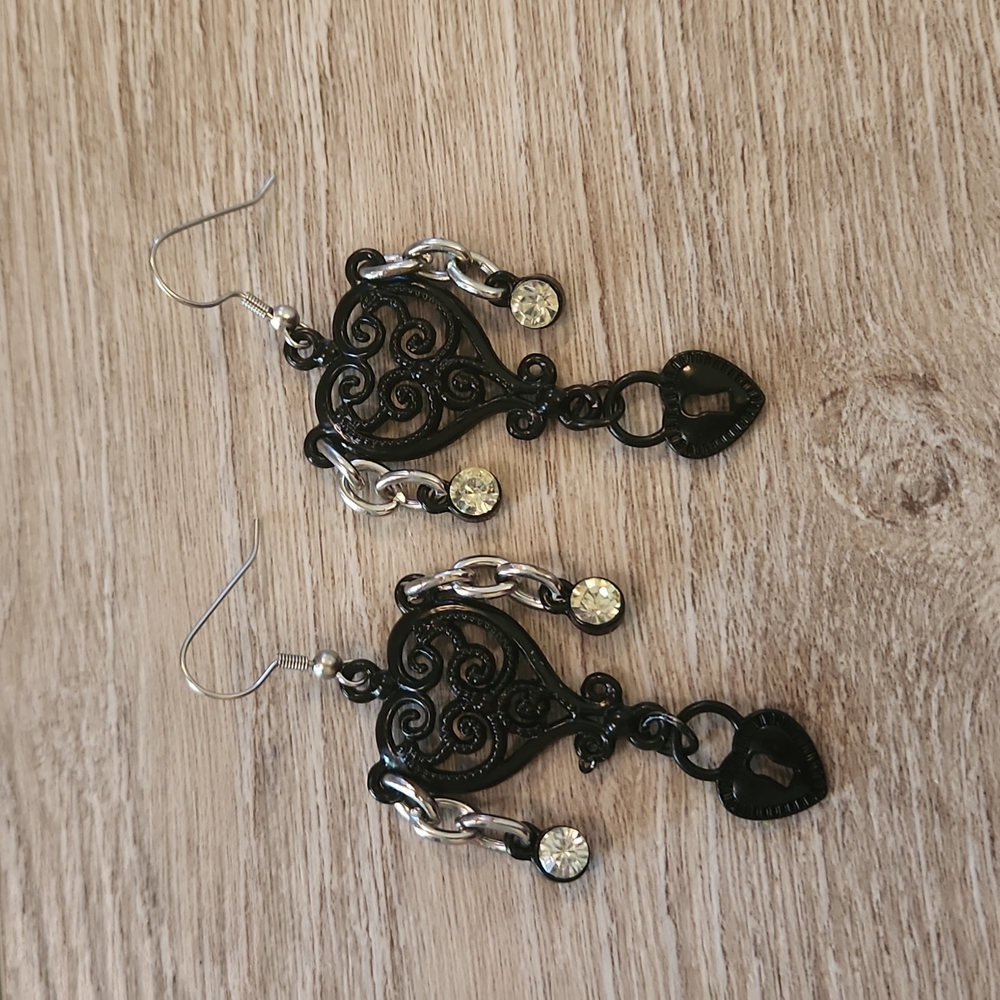 Olive Branch Workmanship black Chandelier earrings